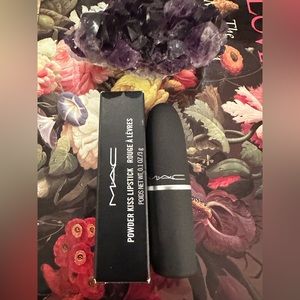 🖤 MAC POWDER KISS Lipstick Werk, Werk, Werk 922